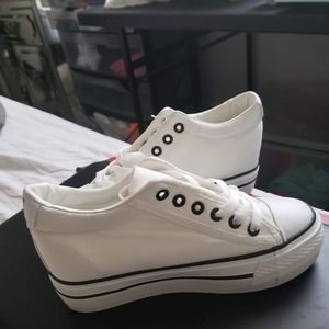 Thick heel tennis shoes